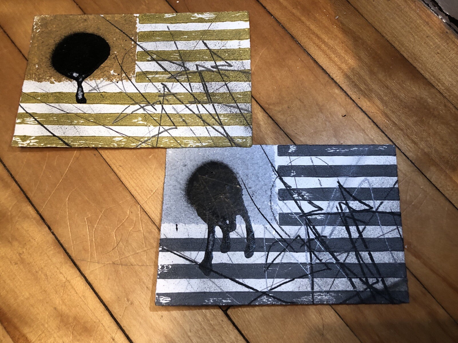 SABER — Silver & Gold Mini Flags, Matching Set (10/20 & 20/20)